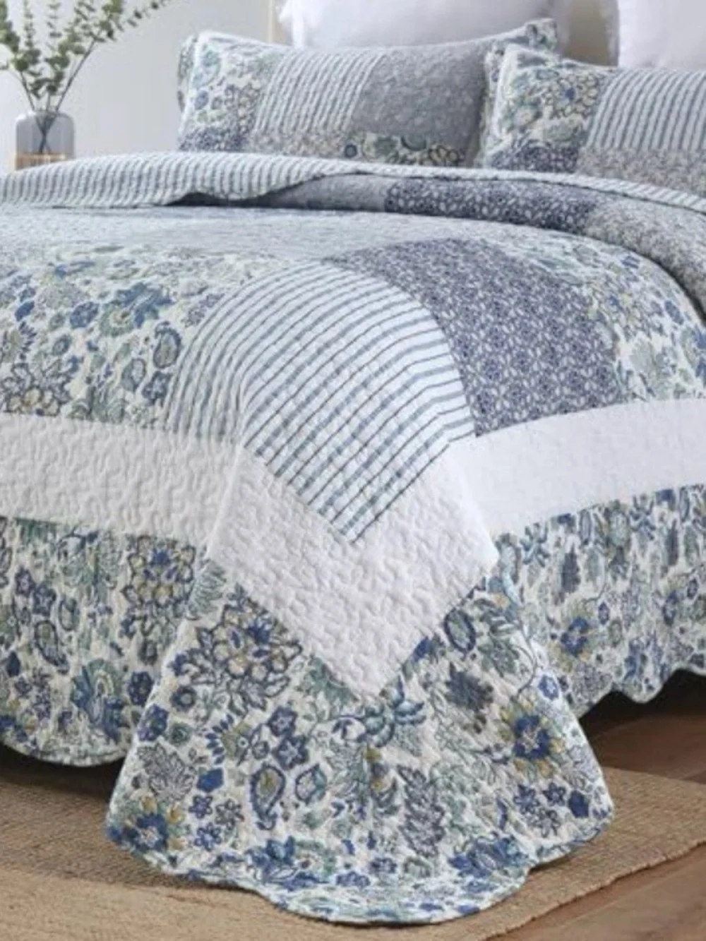 Blue Floral Patchwork Quilt Set - Camandy